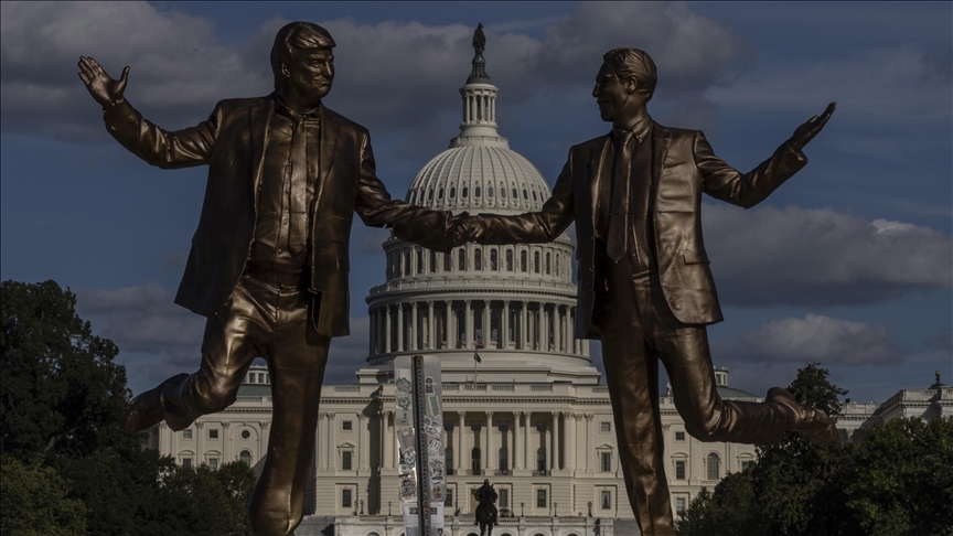 Eski İsrail Başbakanı Barak, Trump'ı İsrail basınına konuşmaya ikna etmek için Epstein'den yardım istemiş