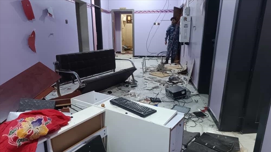 اليمن.. إصابة صحفيين في هجوم مسلح على مقر صحيفة أهلية بعدن