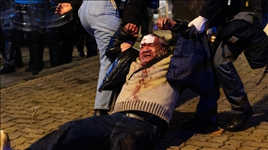 Përleshje në protestën në Torino kundër mbylljes së një qendre sociale, 29 policë të lënduar