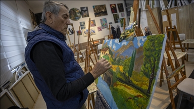 Piktura ndihmon gjyshin 72-vjeçar për ta mbrojtur kujtesën