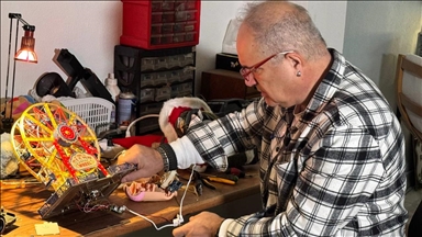 Inxhinieri në pension riparon lodrat e thyera