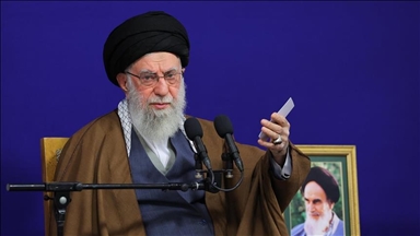 خامنەیی: "ئەمریکا دەستپێشخەری جەنگ بێت، ئەمجارە هەموو ناوچەکە دەگرێتەوە"