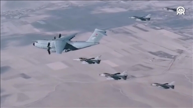 MSB, A400M uçağından yapılan paraşüt atlayışına ilişkin görüntüleri paylaştı