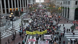 ABD'de güvenlik güçlerinin müdahaleleri öfkeyi sokağa taşırarak kitlesel protestolara dönüştürüyor