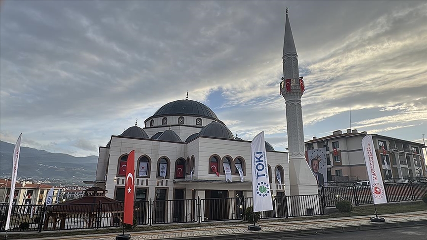 Hatay'da depremlerde hasar gören camilerin yerine yenileri yapılıyor
