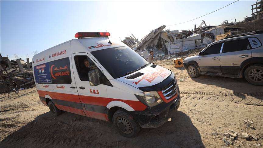 توافد سيارات إسعاف على خان يونس لنقل جرحى ومرضى إلى مصر