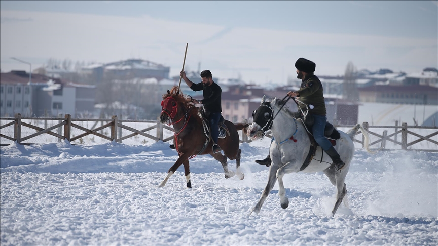 Kars'ın turizm destinasyonunda önemli yer tutan cirite ilgi artıyor