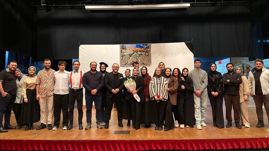 Sultanbeyli Tiyatro Akademisi, ilk oyunu "Bizim Evin Hikayesi" ile turnelere başladı