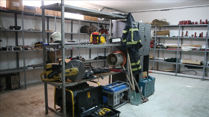 Niğdeli itfaiyeciler depremde kullandıkları ekipmanları anı olarak saklıyor