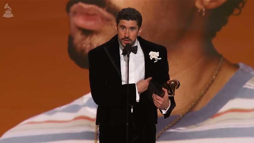  Бед Бани испиша историја на наградите Греми, уметниците ја критикуваа ИЦЕ од сцената