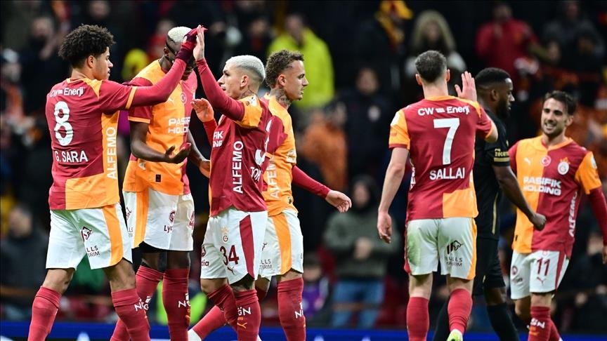 Galatasarayê Kayserispor 4-0 têk bir û bi maça zêde ji hêla puanê navber vekir