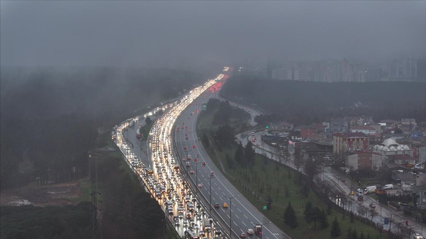 İstanbul'da yarıyıl tatilinin ardından ilk iş gününde trafik yoğunluğu