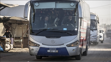 غزة.. أول حافلة تقل مرضى تتجه من خان يونس إلى معبر رفح