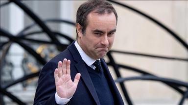 Kryeministri francez u mbijeton dy mocioneve të mosbesimit, hapet rruga për miratimin përfundimtar të buxhetit