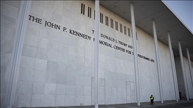 Trump, kendi adını verdiği Kennedy Center'ın tadilat nedeniyle 2 yıl süreyle kapatılacağını açıkladı