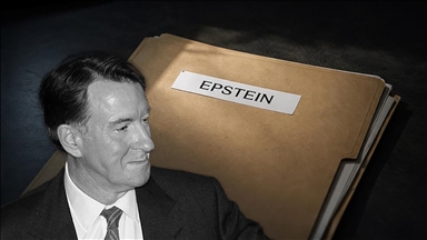 İngiltere'nin eski Washington Büyükelçisi, Epstein bağlantıları nedeniyle İşçi Partisi üyeliğinden istifa etti