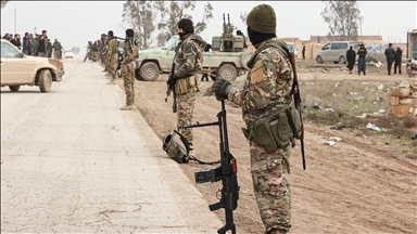 Un convoi de sécurité syrien pénètre dans le centre-ville de Hassaké, occupé par les YPG