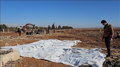 سوريا.. العثور على مقبرة جماعية تضم رفات 7 أشخاص بدير الزور