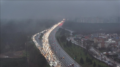 İstanbul'da yarıyıl tatilinin ardından ilk iş gününde trafik yoğunluğu