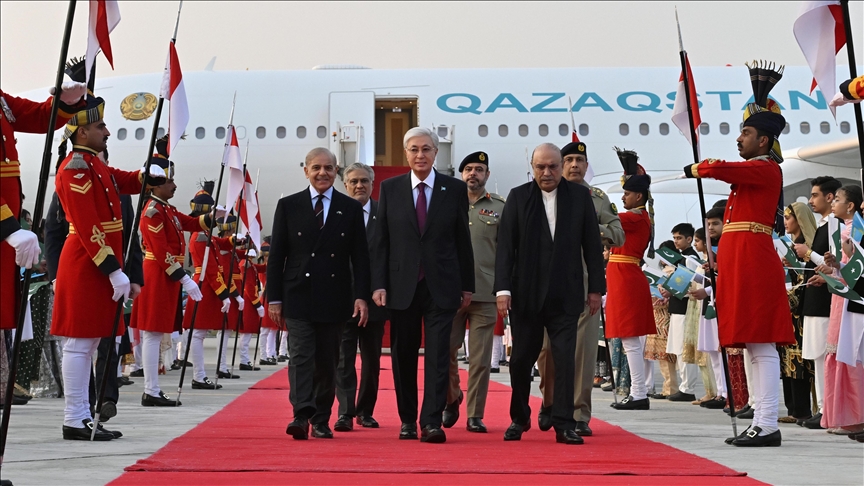 Президент Казахстана прибыл с государственным визитом в Пакистан