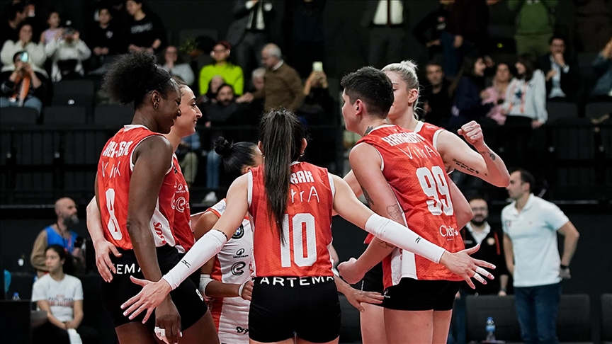 Eczacıbaşı Dynavit, Şampiyonlar Ligi'nde yarın Numia Vero Volley'e konuk olacak