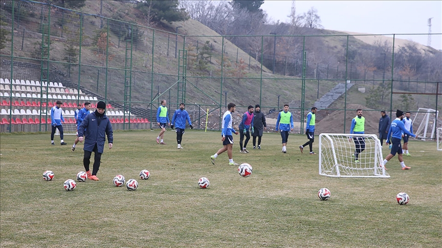 Depremde 14 sporcusunu kaybeden İstiklalspor, sahadaki başarısıyla kente umut oluyor