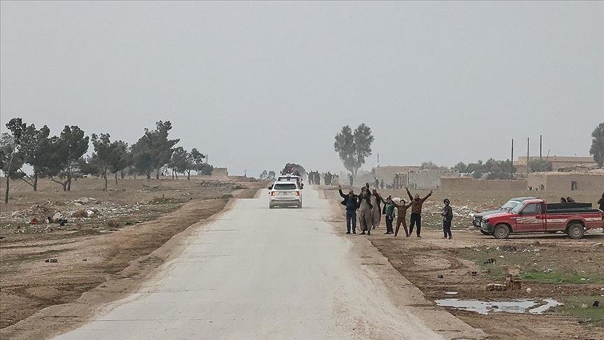 Malbatên Sûriyeyî seba ji xizmên xwe yên ji hêla YPGyê hatin girtin agahiyê bistînin xwepêşandan li dar xist