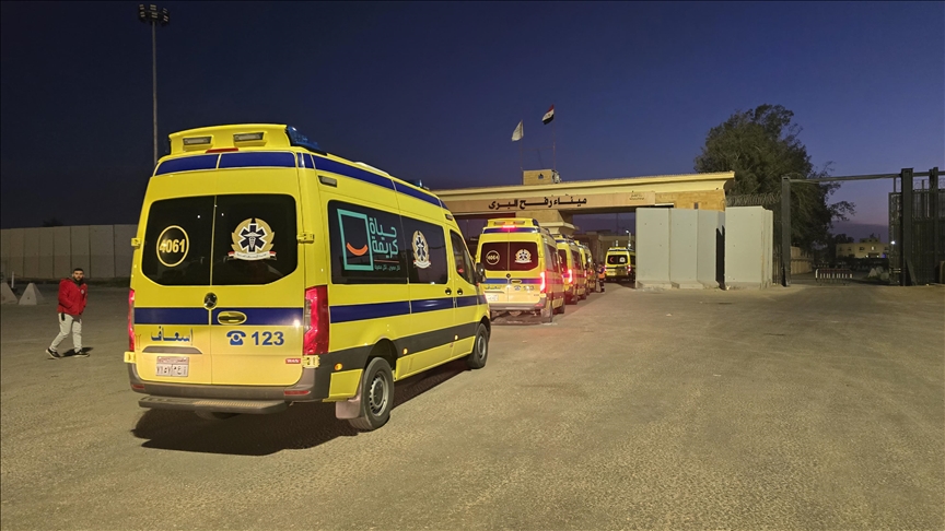 Grupi i dytë i palestinezëve arrin në pikën kufitare Rafah për të hyrë në Gaza