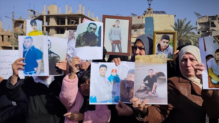 سوريا.. وقفة في دير الزور لعائلات مُغيبين في سجون "قسد"