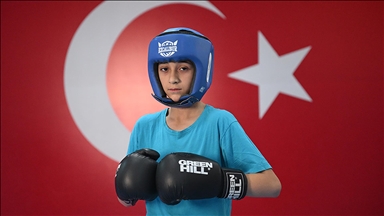 Boksla 10 yaşında tanıştı 12 yaşında kürsüye çıktı