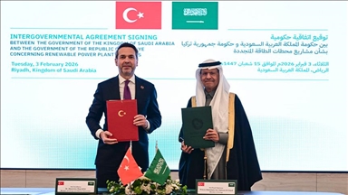 تركيا والسعودية توقعان اتفاقية استثمار في الطاقة الشمسية بـ 2 مليار دولار 