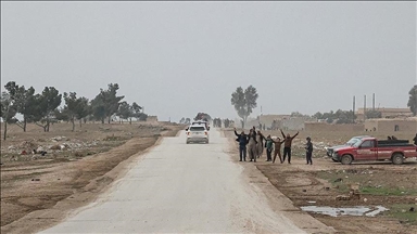 ڕێکخراوی تیرۆریستیی یەپەگە ٢٣ کەسی دەستگیرکرد کە پێشوازیان لە هێزەکانی وەزارەتی ناوخۆی سووریا بۆ حەسەکە کردبوو