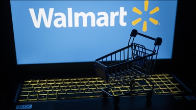 Walmart's market value hits $1T for first time