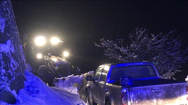 Li Şirnexê li gundekî ku ji ber berfê rêya wê asê bûbû, zarokekî nexweş rakirin nexweşxaneyê