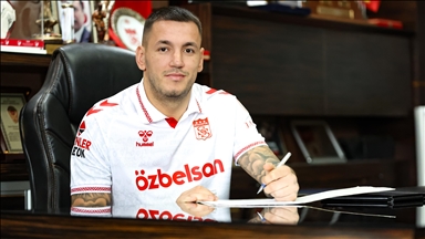 Ekipi turk Sivasspor transferon sërish në skuadrën e tij golashënuesin shqiptar Rey Manaj