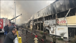 کەوتنەوەی ئاگر لە بازاڕێکی تاران