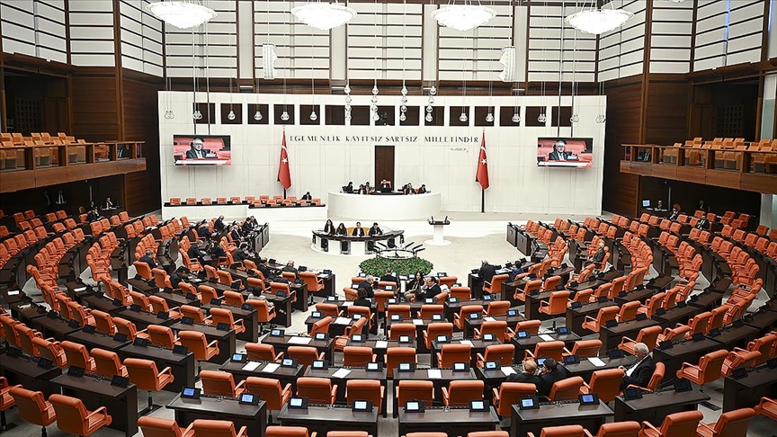 Doğum izni ile çocuklara yönelik sosyal medya düzenlemesinde sona gelindi