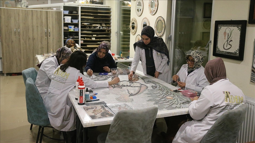 Kahramanmaraş'ta depremzede kadınlar kurslarla hem sosyalleşiyor hem kazanıyor