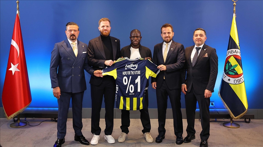 Fenerbahçe, Fransız futbolcu N'Golo Kante'yle sözleşme imzaladı