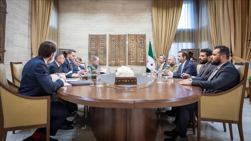 دمشق وموسكو تبحثان تعزيز التعاون وملف الوجود العسكري الروسي بسوريا