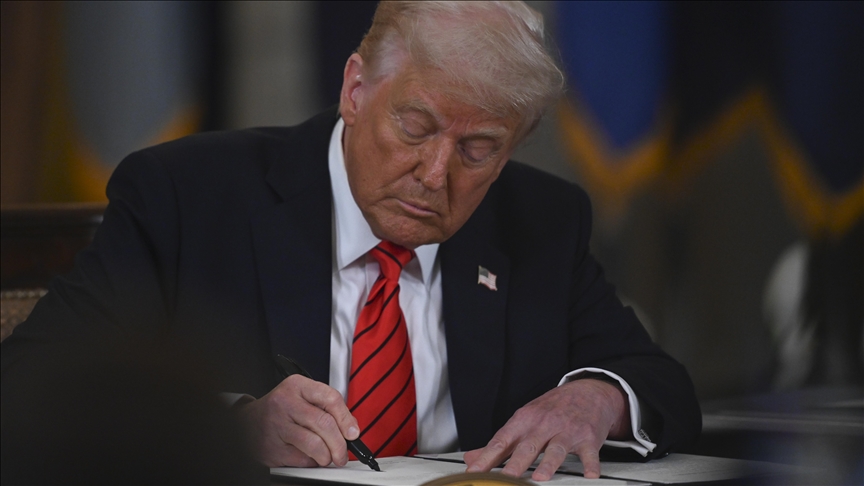  Trump signs bill to end partial government shutdown