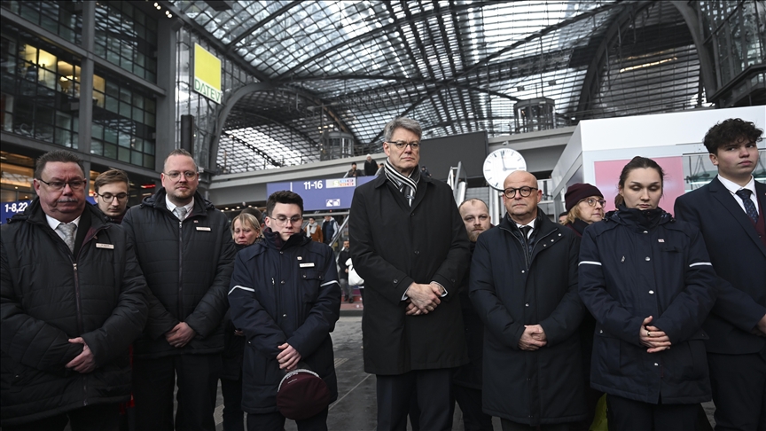 Almanya'da trende bilet kontrolü yapan Türk kondüktör uğradığı saldırı sonucu hayatını kaybetti