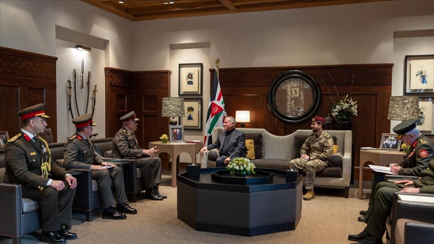 ملك الأردن يبحث مع رئيس الأركان المصري تعزيز التعاون الدفاعي