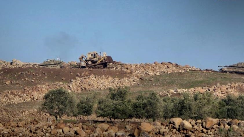 سوريا.. الجيش الإسرائيلي يتوغل بريف القنيطرة ويعتقل مواطنا