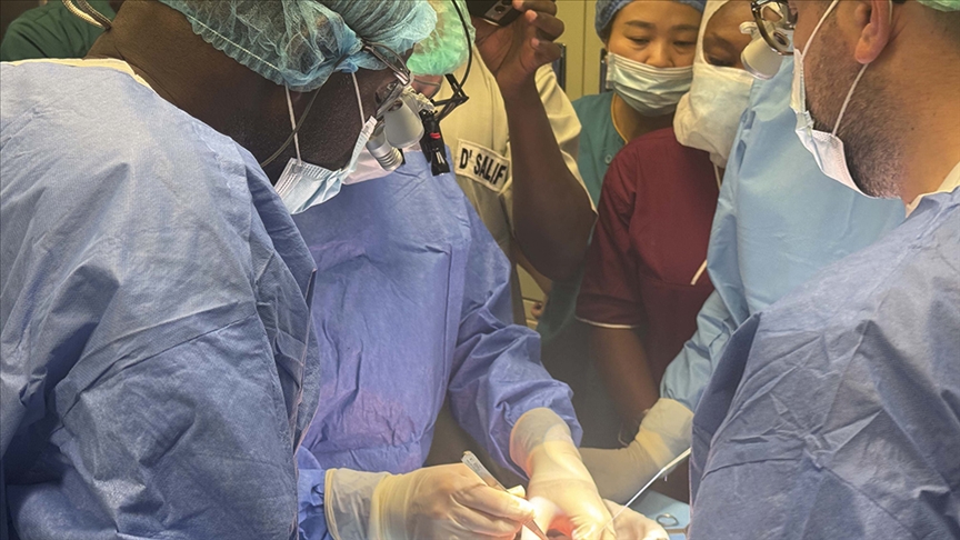 Türk hekimler Burkina Faso'da ikinci böbrek nakli ameliyatına imza attı
