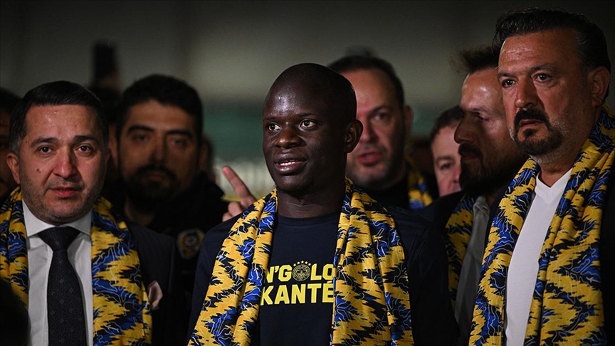 Fenerbahçe'nin yeni transferi N'Golo Kante, İstanbul'da