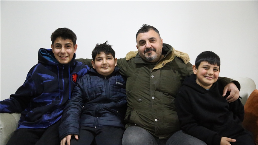 Depremde eşini kaybeden baba, 3 evladıyla yaşama tutunuyor