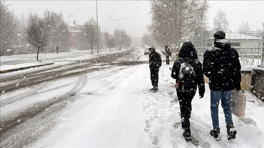 Ardahan'da olumsuz hava koşulları nedeniyle eğitime bugün ara verildi