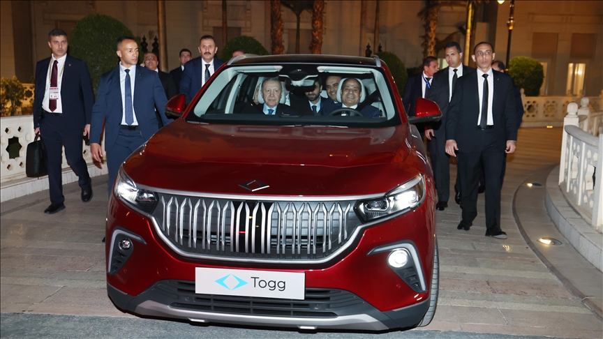 الرئاسة المصرية: أردوغان يهدي السيسي سيارة تركية كهربائية