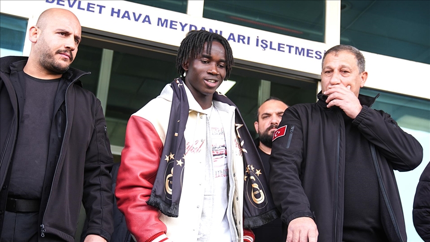 Renato Nhaga, Galatasaray'a transferi için İstanbul'da 